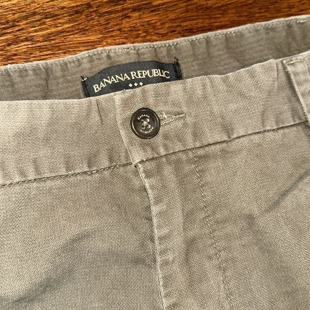 Banana Republic Olive green  wide leg Chino pants size 38×32